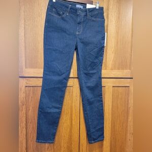 NWT NYDJ Skinny Dark wash jeans. Women's 6
